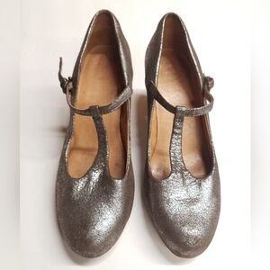 Frye Gunmetal Silver Grey Metallic Crackle Finish Leather T Strap Heels 8.5